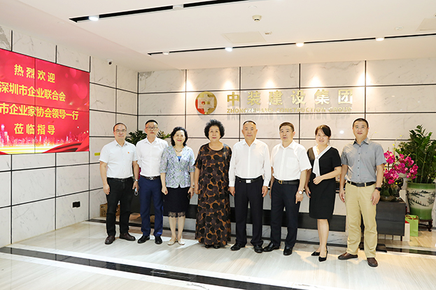 第四届“深圳百名行业领军人物”评委会领导走访乐动平台(中国)官方网站
