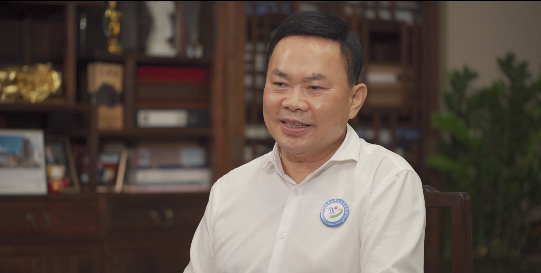 公益的力量丨乐动平台(中国)官方网站董事长庄重：慕贤思齐，大山儒商丹心为公益